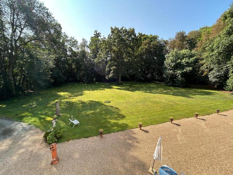 Maison - 400 m² - 16 pièces