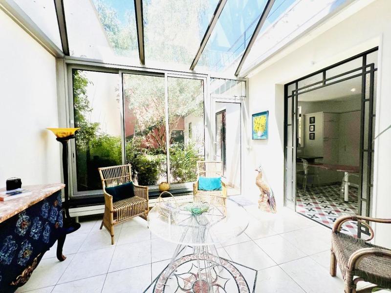 Maison - 305 m² - 8 pièces