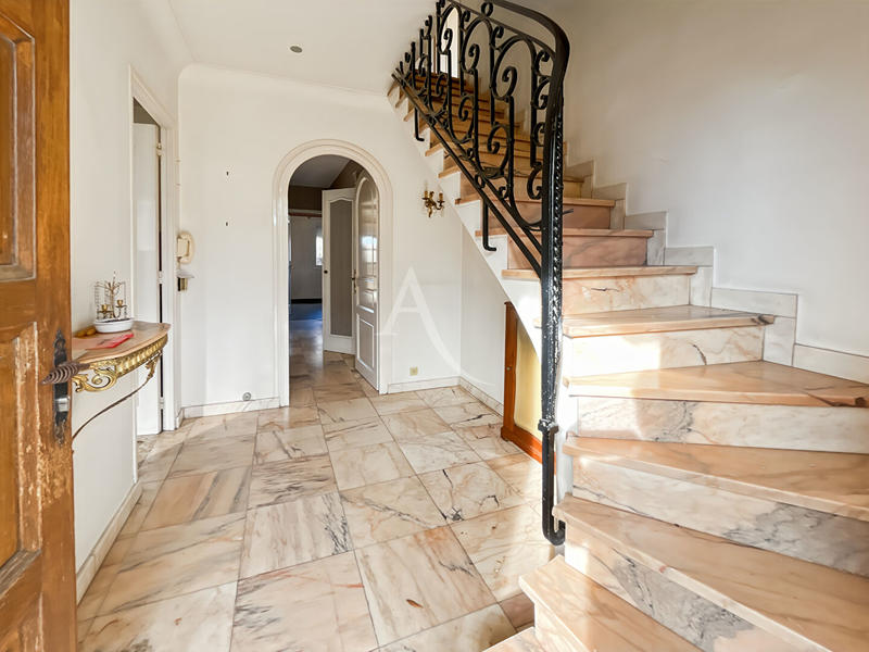 Appartement - 105 m² - 5 pièces