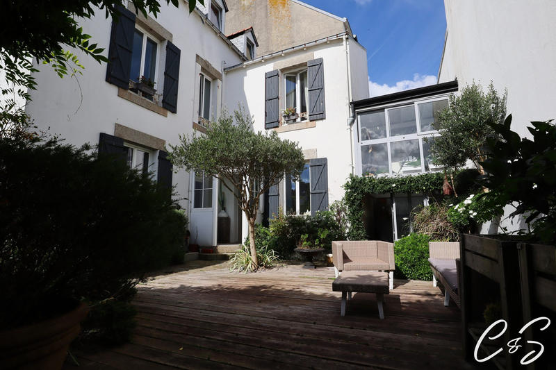 Maison - 141 m² - 6 pièces