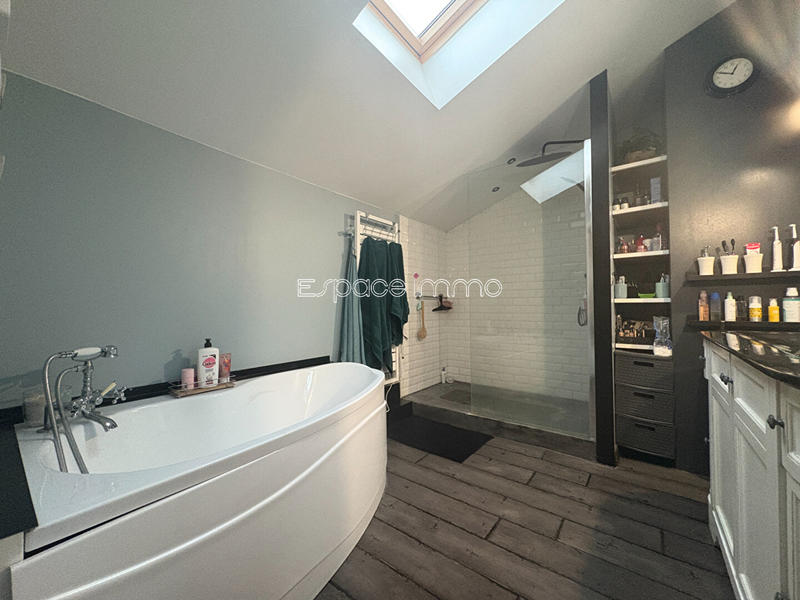 Maison - 143 m² - 6 pièces