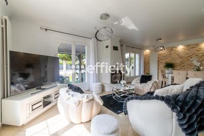 Pavillon - 140 m² - 7 pièces