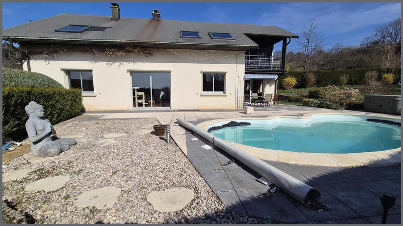 Maison - 175 m² - 8 pièces