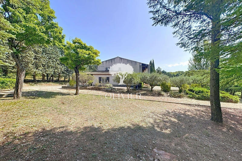 Villa - 266 m² - 9 pièces
