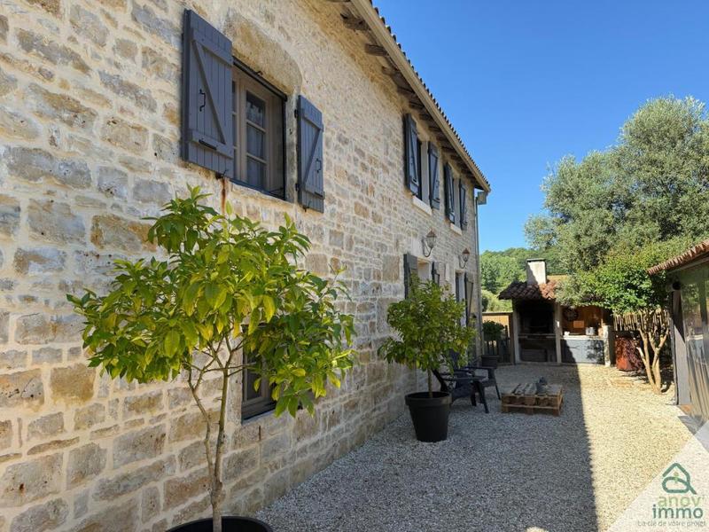 Demeure - 165 m² - 6 pièces