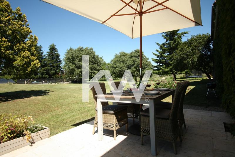 Propriété - 884 m² - 15 pièces