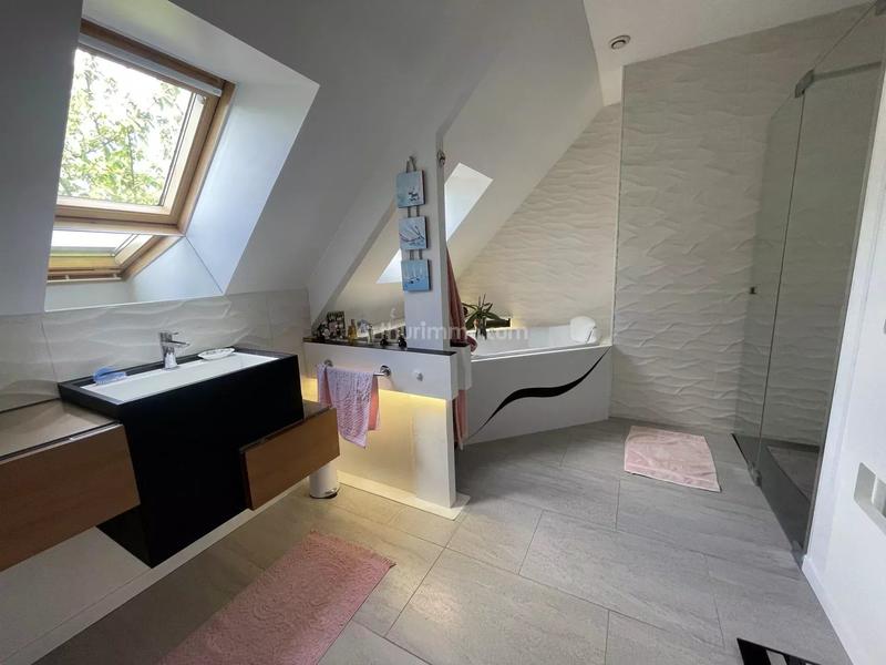 Maison - 210 m² - 8 pièces