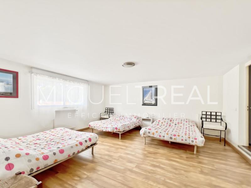 Maison - 214 m² - 8 pièces