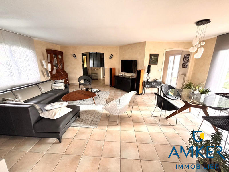 Maison - 181 m² - 7 pièces