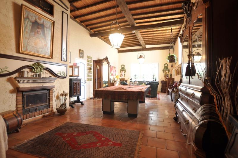 Maison - 280 m² - 9 pièces