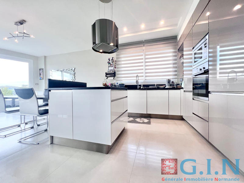 Propriété - 190 m² - 6 pièces