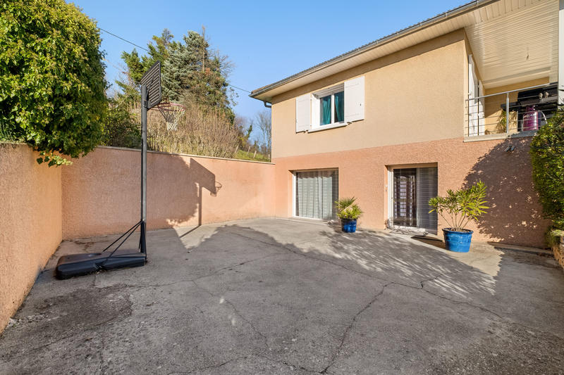 Maison - 215 m² - 6 pièces