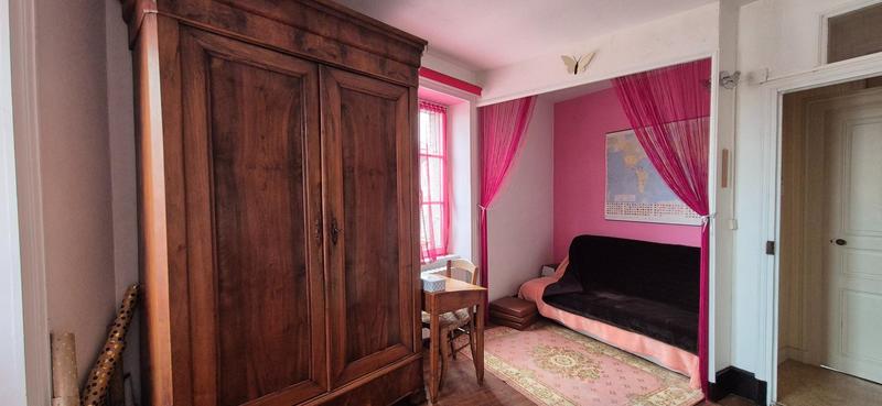 Maison - 220 m² - 7 pièces