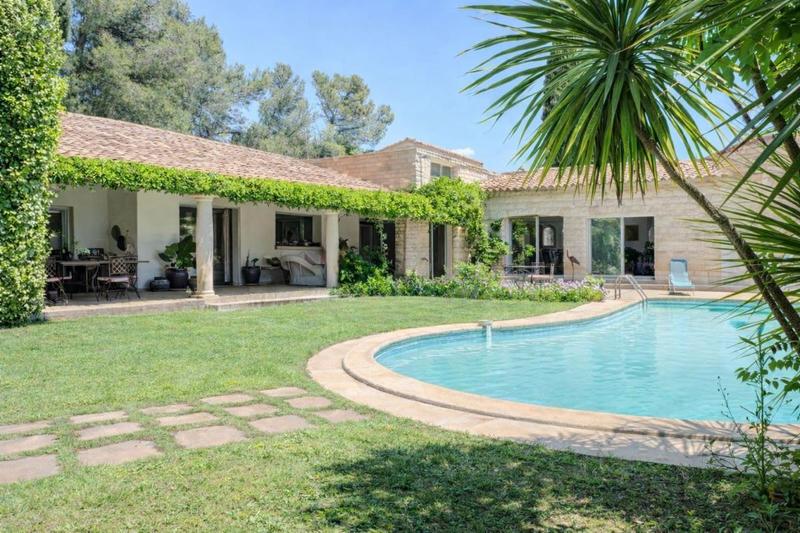 Maison - 220 m² - 4 pièces