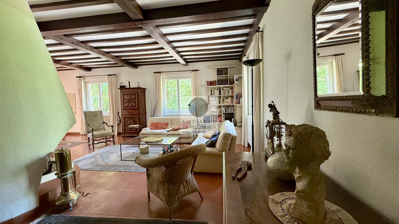 Maison - 230 m² - 9 pièces