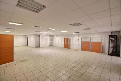 Local commercial - 891 m²