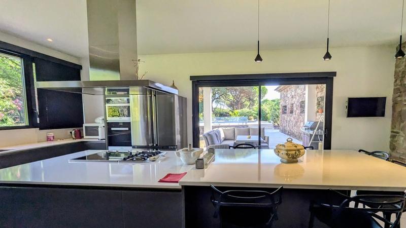 Villa - 266 m² - 8 pièces