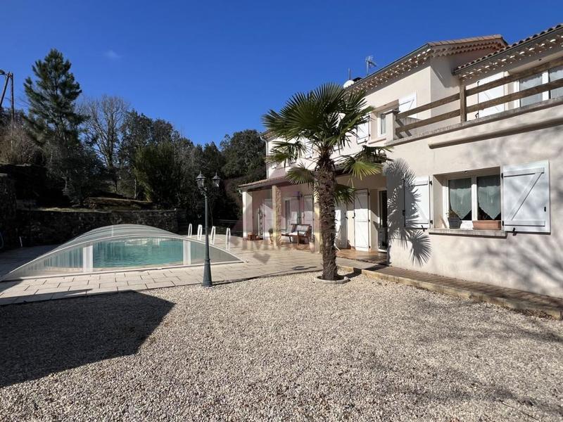 Villa - 177 m² - 7 pièces
