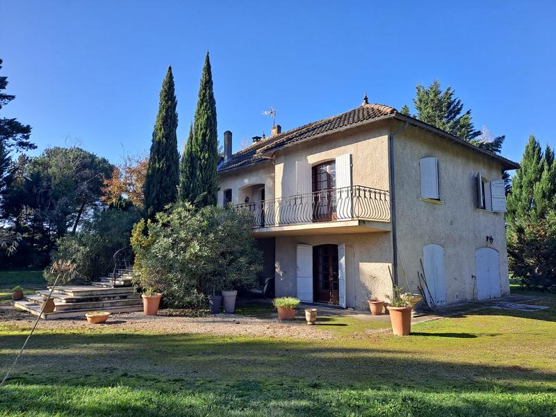 Maison - 224 m² - 9 pièces