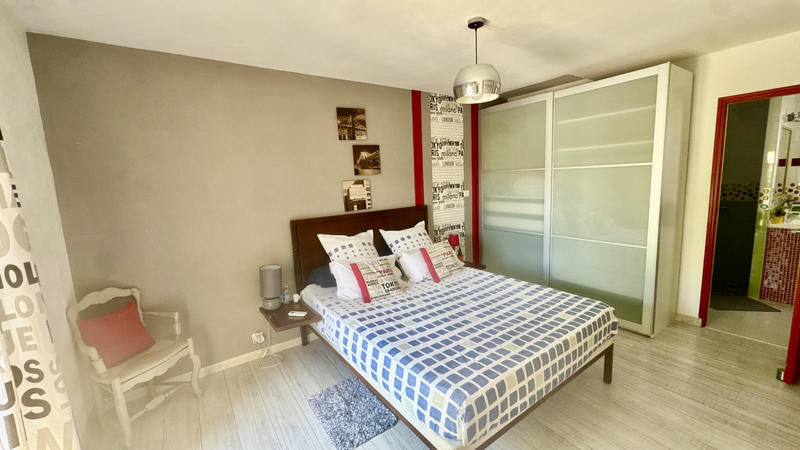 Maison - 250 m² - 5 pièces