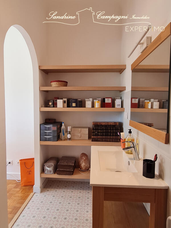 Maison - 202 m² - 7 pièces