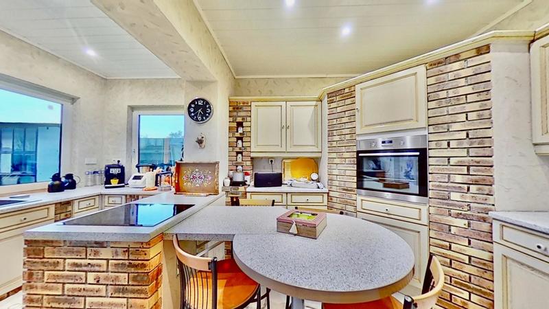 Maison - 236 m² - 10 pièces