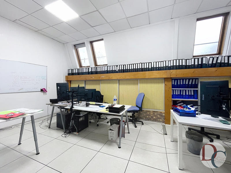 Local commercial - 210 m² - 9 pièces