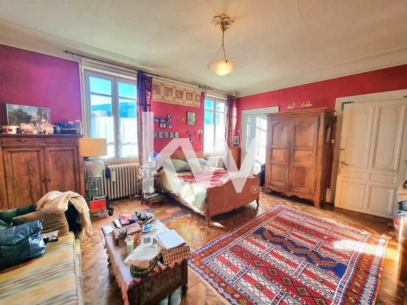 Maison - 280 m² - 11 pièces