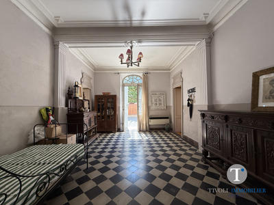 Maison traditionnelle - 234 m² - 8 pièces