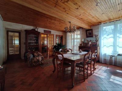 Maison - 205 m² - 7 pièces