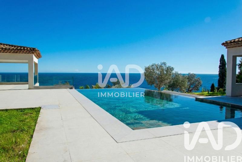 Maison - 416 m² - 9 pièces