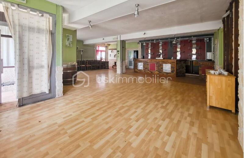 Local commercial - 179 m² - 4 pièces