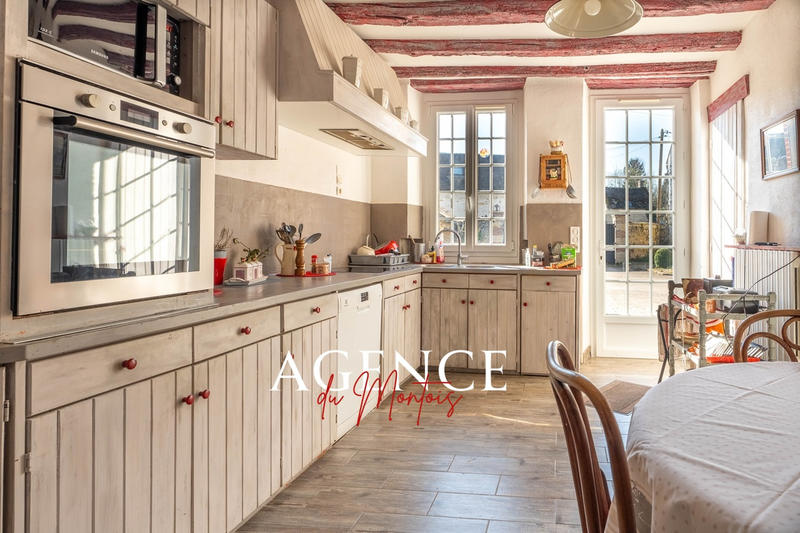 Maison - 276 m² - 11 pièces