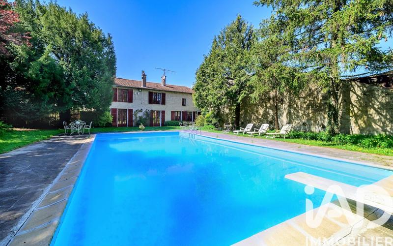 Maison - 252 m² - 7 pièces