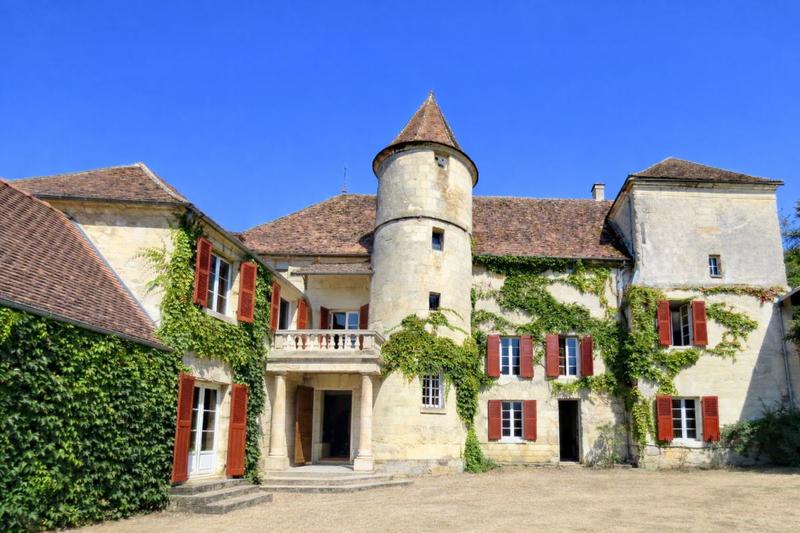 Corps de ferme - 310 m² - 10 pièces