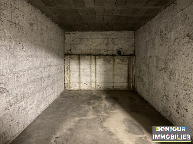 Parking / Garage - 10 m²