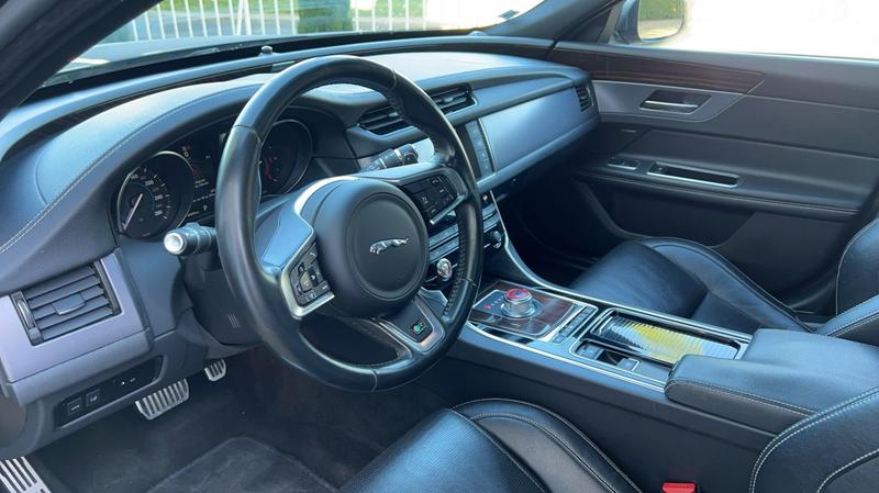 Jaguar Xf 2.0 d 180 Bva8 R-Sport - Automatique Toit ouvrant
