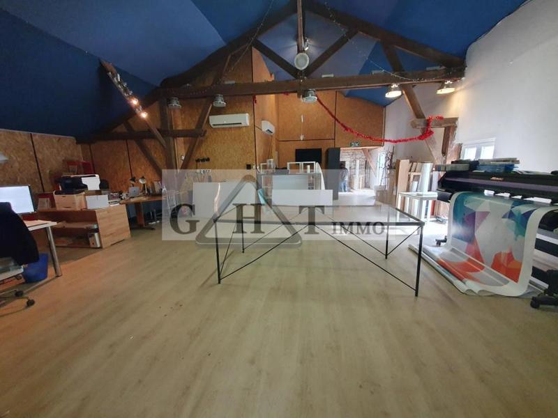 Entrepôt - 1 371 m²