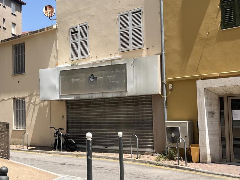 Local commercial - 82 m² - 3 pièces