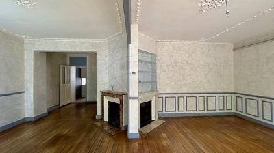 Maison - 210 m² - 7 pièces