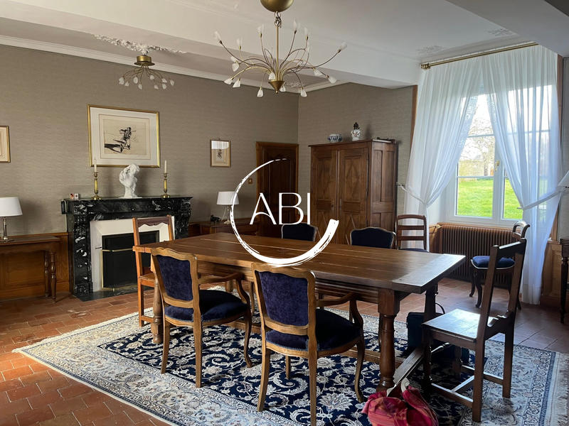 Maison - 230 m² - 8 pièces