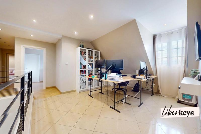 Maison d'architecte - 330 m² - 8 pièces