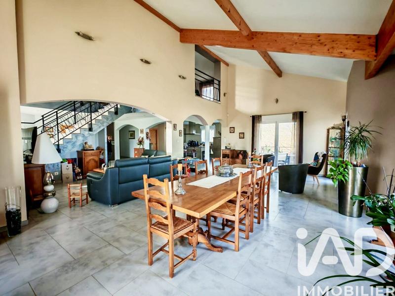 Maison - 331 m² - 6 pièces