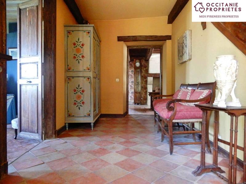 Demeure - 303 m² - 10 pièces