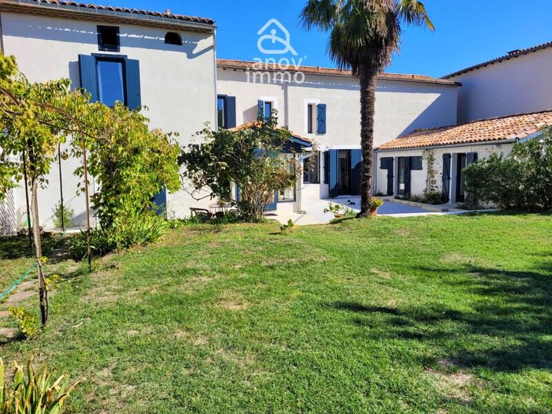Maison de village - 230 m² - 8 pièces