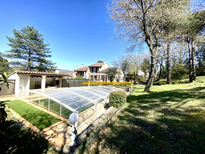 Maison - 285 m² - 9 pièces