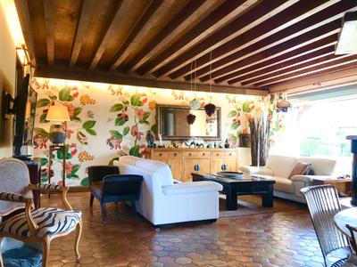 Maison - 180 m² - 8 pièces