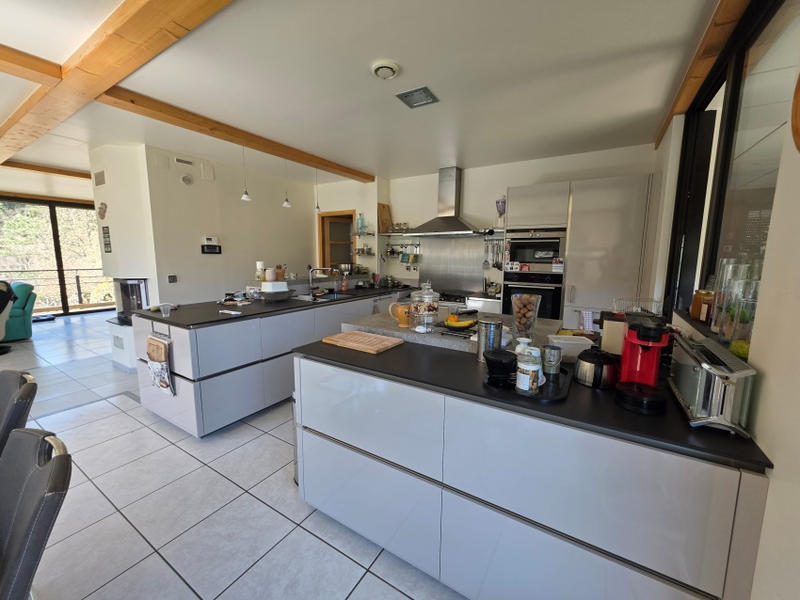 Propriété - 178 m² - 6 pièces