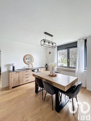 Maison - 202 m² - 9 pièces