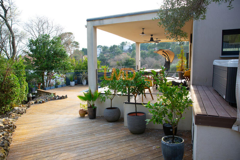 Propriété - 147 m² - 6 pièces